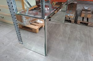 Glas-Designertisch