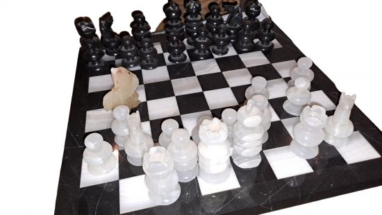 Steinernes Schachspiel