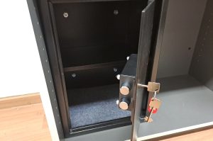 Büroschrank mit Tresor B2