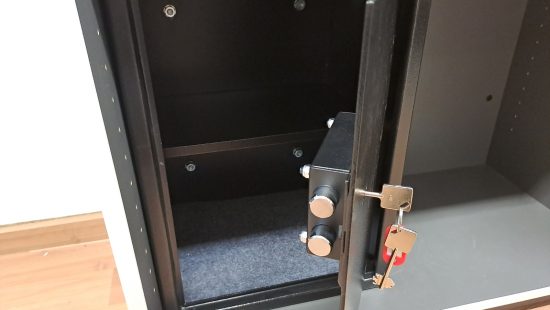 Büroschrank mit Tresor B2