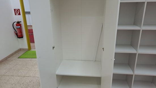 Garderobenschrank