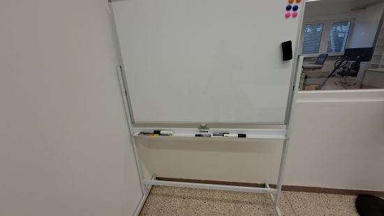 Fahrbares Whiteboard B