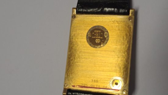 Goldene Damenarmbanduhr CAV8