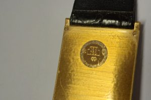 Goldene Damenarmbanduhr CAV8