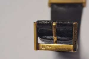 Goldene Damenarmbanduhr CAV8