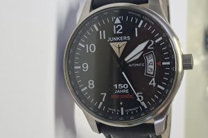 Automatik Herrenarmbanduhr CAV8