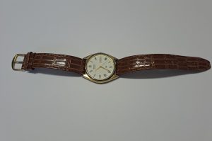 Herrenarmbanduhr CAV8