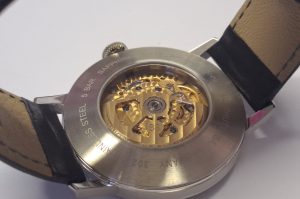 Herrenarmbanduhr CAV8