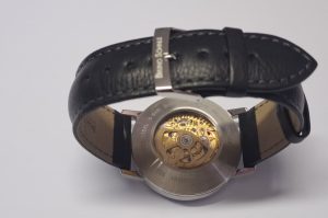 Herrenarmbanduhr CAV8