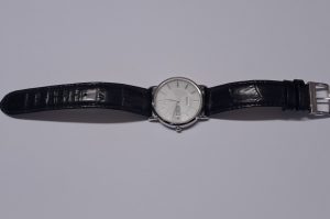 Herrenarmbanuhr CAV8