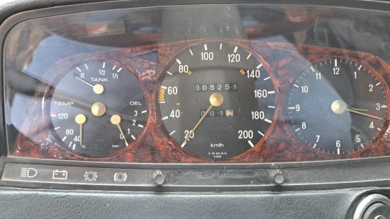 Mercedes FIN: 123 043 10 009585