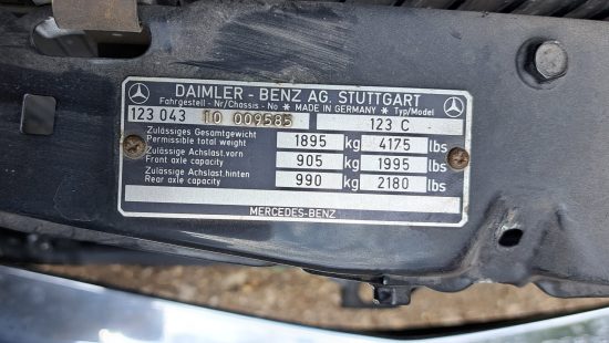Mercedes FIN: 123 043 10 009585