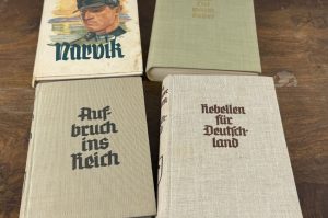 Geschichtsbücher Krieg