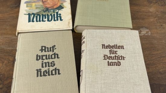 Geschichtsbücher Krieg