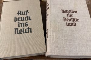 Geschichtsbücher Krieg