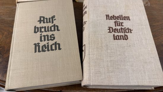 Geschichtsbücher Krieg