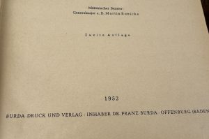 Geschichtsbücher Krieg