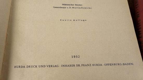 Geschichtsbücher Krieg