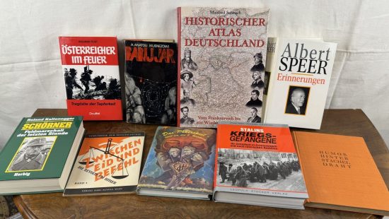 Geschichtsbücher Krieg