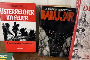 Geschichtsbücher Krieg