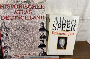 Geschichtsbücher Krieg