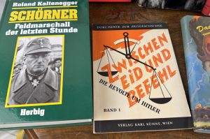 Geschichtsbücher Krieg