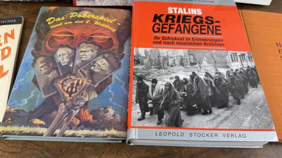 Geschichtsbücher Krieg