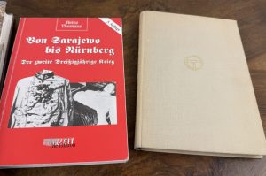 Geschichtsbücher Krieg