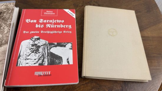 Geschichtsbücher Krieg