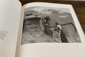 Menschen im Gebirge