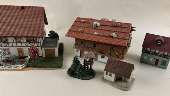 Häuser für Eisenbahn Modelle