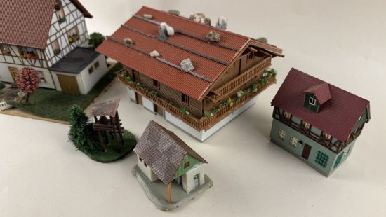 Häuser für Eisenbahn Modelle