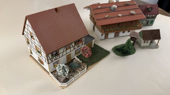 Häuser für Eisenbahn Modelle