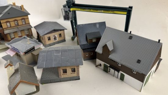 Häuser für Eisenbahn Modelle