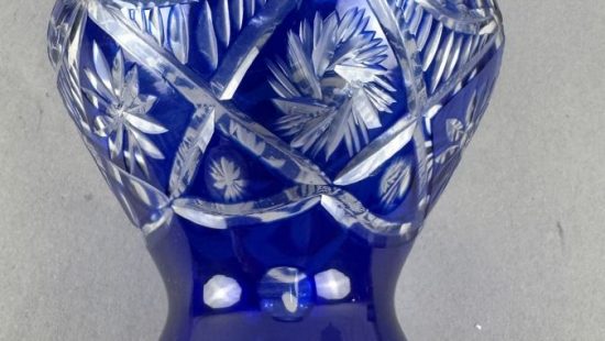 Königsblaue Kristallvase