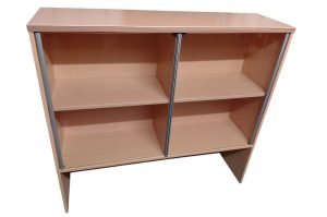 Vitrinenschrank