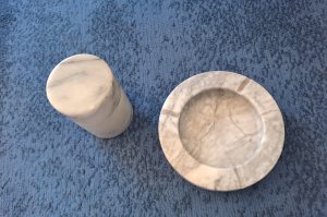 Marmor Ascher und Zigarettenbox