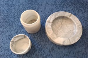 Marmor Ascher und Zigarettenbox