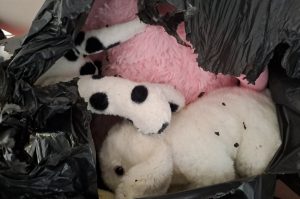 Sack mit Plüschtieren KT