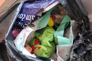 Sack mit Plüschtieren KT