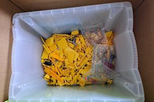 Kiste mit Lego KT