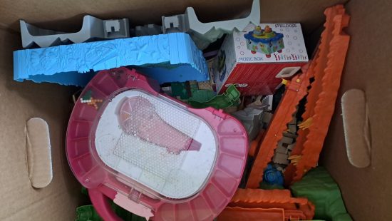 Kiste mit Lego KT
