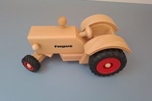 Holz Traktor DGG