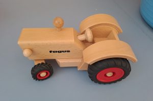 Holz Traktor DGG