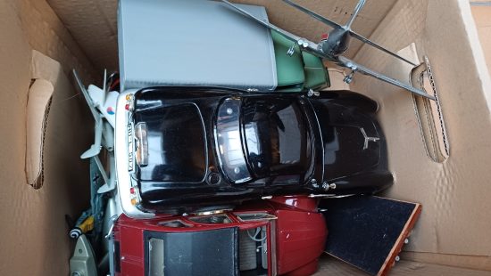 Diverse Modellautos und Flieger K10