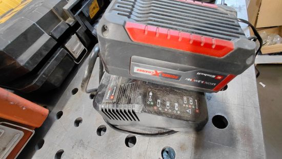 Akku mit Ladestation