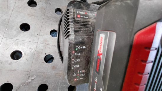 Akku mit Ladestation