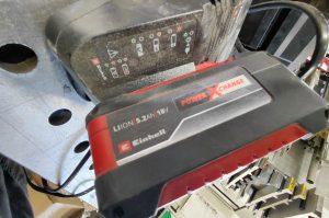 Akku mit Ladestation