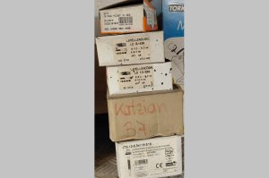 Schrauben und Dübel