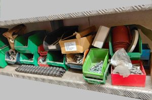 Schrauben und Kleinteile